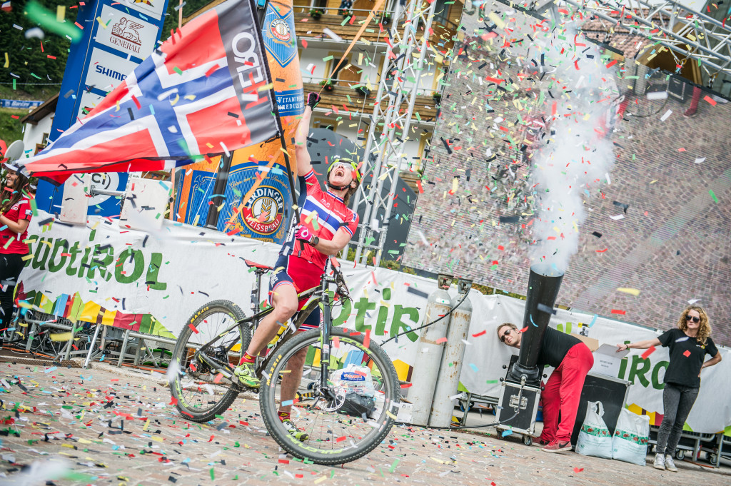 15_UCI WCS_Finish Women_Gold_Dahle Flesjaa