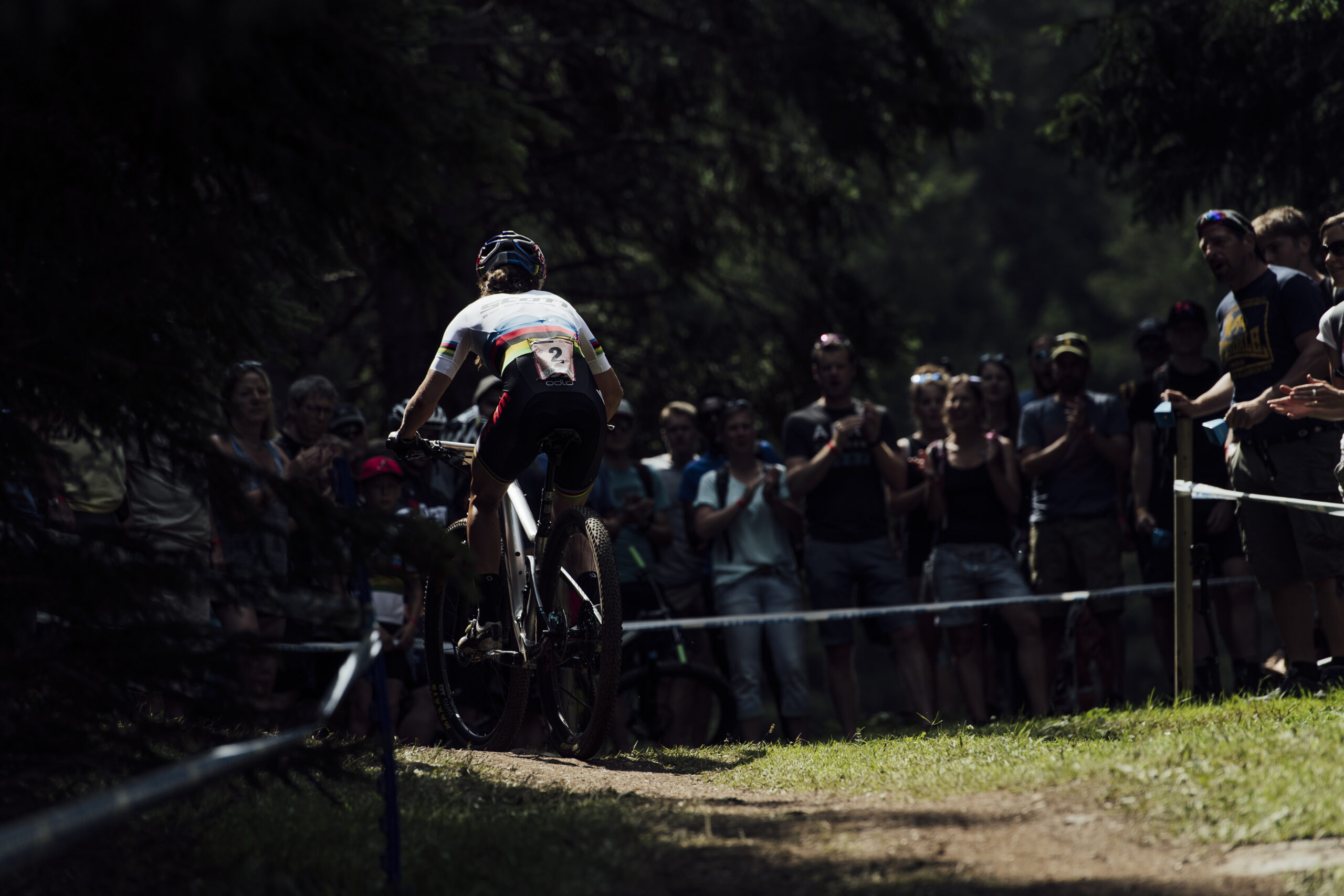 **Kate Courtney im Portrait  – Das können wir von der Amerikanerin lernen: