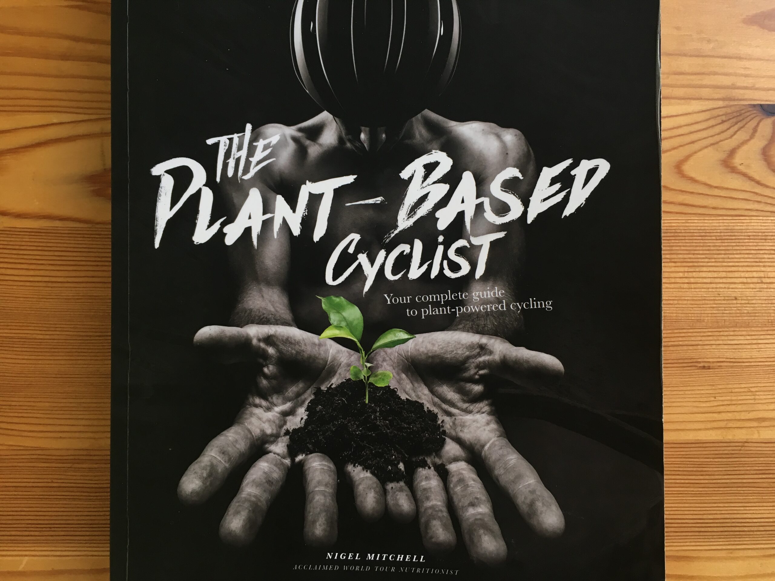 **BUCHTIPP // THE PLANT-BASED CYCLIST: