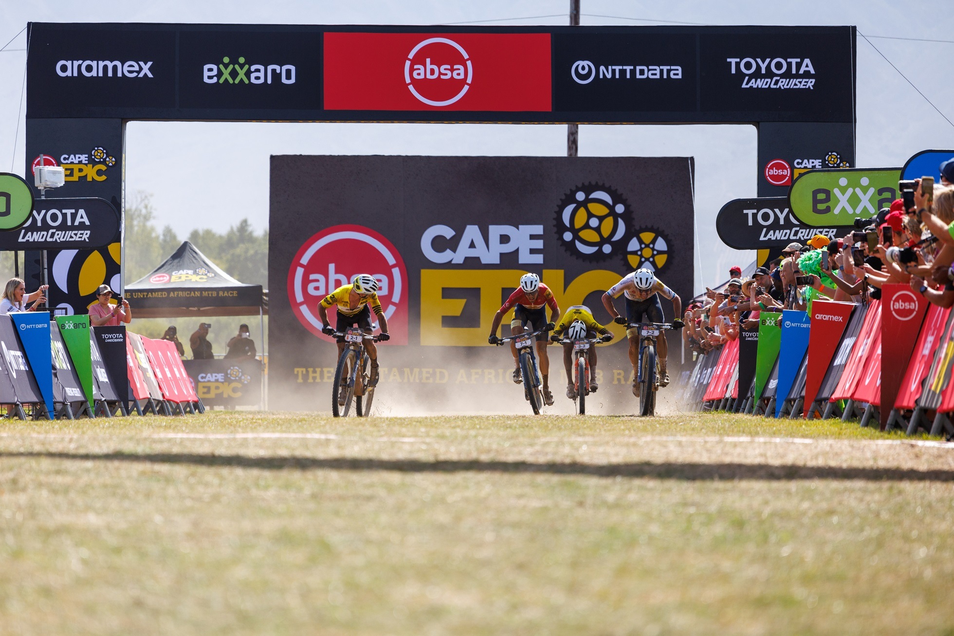 Cape Epic 2024  – Stage 1: Sieg bei den Männern und Frauen wird im Zielsprint entschieden