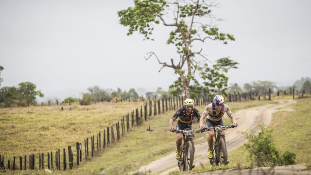 Henrique Avancini and Manuel Fumic perform during Brasil Ride in Guaratinga, Brazil on October 22, 2018.